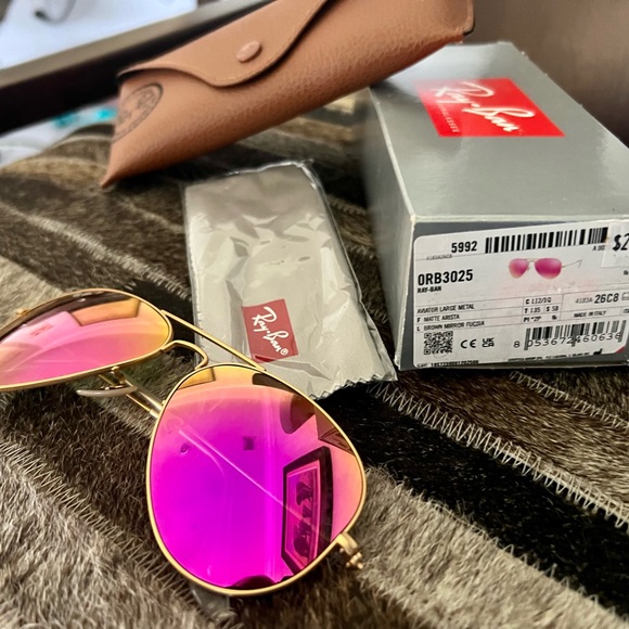 NIB Ray-Ban Gold Frame with Pink Lenses Sunglasses - Picture 1 of 2